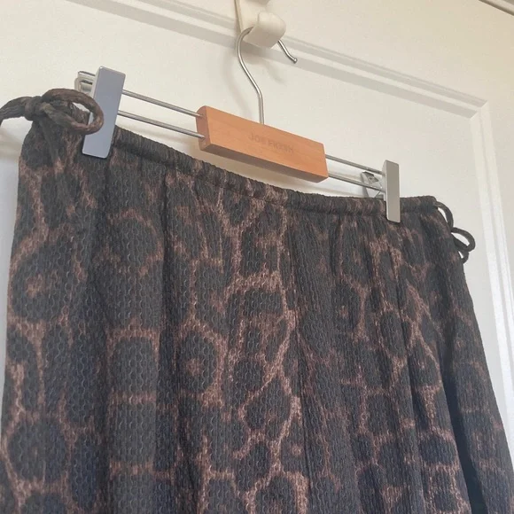 H&M Leopard Shorts - Picture 2 of 4